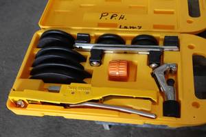 lot 862 image: Tube Bender 38 12 58 34 78 OD with Case