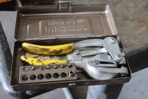 lot 863 image: Roper Whitney No. 5 Jr Punch Set with Case