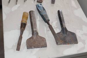lot 874 image: Lot of (4) Chisels