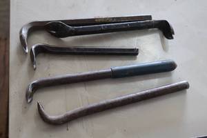 lot 865 image: Lot of (5) Pry Bars