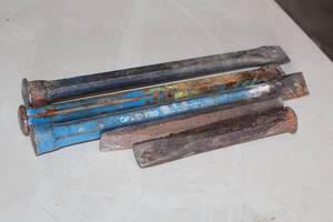 lot 868 image: Lot of (5) Chisels
