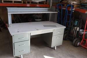 lot 907 image: Office Desk with Bookshelf
