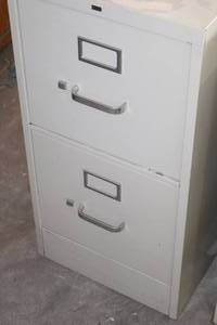 lot 913 image: Hon Metal File Cabinet 2-drawer