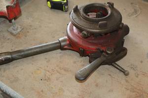 lot 889 image: Ridgid 1-2 Pipe Threader