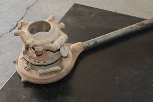 lot 891 image: Ridgid No. 65-R Pipe Threader