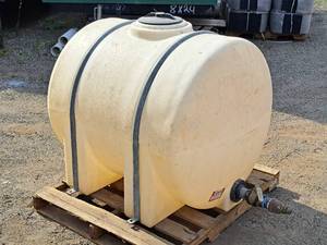 lot 914 image: 225-gallon Liquid Storage Tank