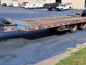 lot 762 image: 2001 Interstate Trailers 20DTA Equipment  Flatbed Trailer