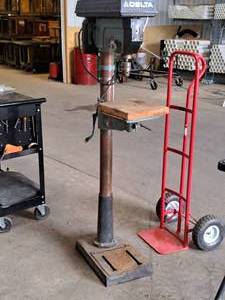 lot 918 image: Delta 65 Drill Press 17-900