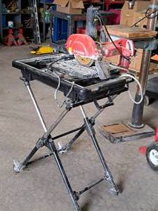lot 917 image: Husky Tile Saw