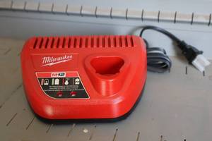 lot 877 image: Lot of (1) Milwaukee M12 Battery Charger