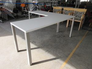 lot 624 image: HERMAN MILLER L SHAPE WORK TABLES