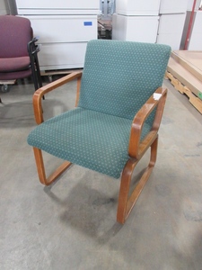 lot 675 image: ALMA DESK CO.  UPHOLSTERED RECEPTION CHAIRS
