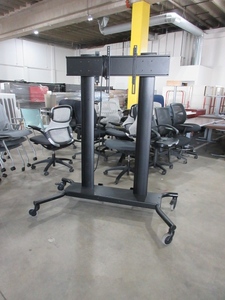 lot 629 image: PEERLESS PORTABLE MONITORTV MOUNT