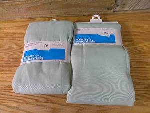 lot 227 image: Set of 2 Reversible Weighted Blanket Cover Dk Green & Mint Green 48x72 - Room Essentials
