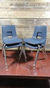 lot 256 image: Set of 4 Stackable Kids Bucket Chairs