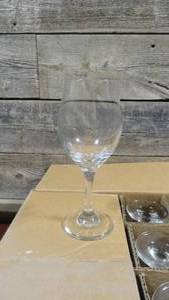 lot 249 image: Libbey 3057 Perception 11 oz. Customizable Wine Glass - 24Case-Missing 2