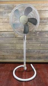 lot 270 image: Holmes 17 Oscillating Fan-Gently Used