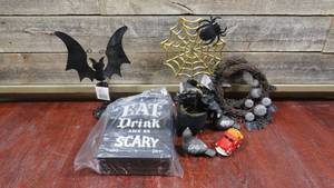 lot 326 image: Mixed Lot of Halloween Decor