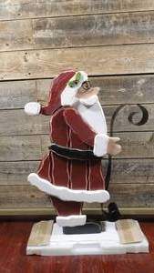 lot 338 image: 31 Standing Wood Decorative Santa Clause