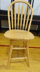 lot 415 image: Honey Oak Wooden Swivel Bar Stool