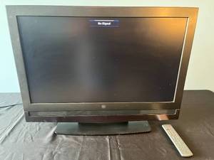 lot 22 image: Westinghouse 32-Inch LCD TV with Remote
