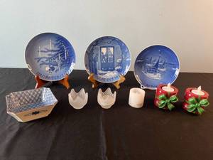 lot 64 image: Collection of Bing & Grondahl Christmas Plates (dates 1957, 1959 and 1966) and other Decorative Items