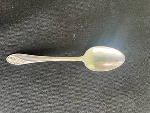 lot 136 image: Sterling Silver Vintage Silver Teaspoon with Floral Design