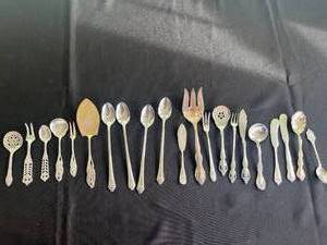 lot 162 image: Vintage Silver-Plated Flatware Accessory Lot