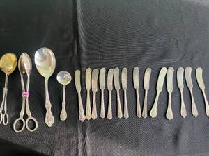 lot 165 image: Vintage Silver-Plated Flatware and Serving Utensils Collection