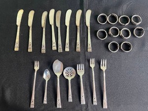 lot 166 image: Vintage Silver-Plated Community Accessory Flatware Set and Napkin Rings