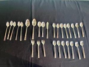 lot 168 image: Vintage Silver Plate Community Flatware Accessory Set