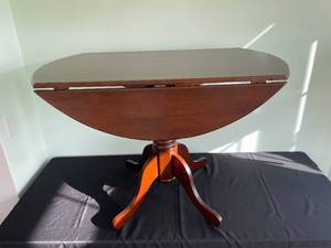 lot 10 image: Drop Leaf Wood Dining Table