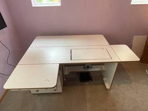 lot 13 image: White Wooden Sewing Machine Table with Multiple Drawers