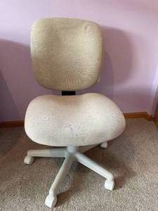 lot 65 image: Adjustable Beige Office Chair