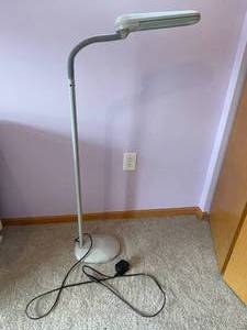 lot 69 image: Ott-Lite TrueColor Floor Lamp