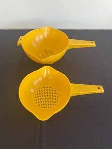 lot 117 image: Set of 2 Yellow Plastic Colanders