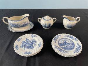 lot 151 image: Johnson Bros & International Tableworks Blue & White Ceramic Serving Set