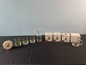 lot 159 image: Spode Christmas Tree Glassware Collection - Assorted Pieces