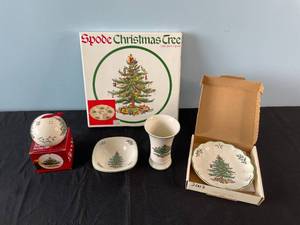 lot 179 image: Spode Christmas Tree Collection - Assorted Items