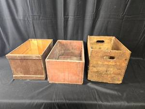lot 6 image: Lot of 3 Vintage Wooden Crates