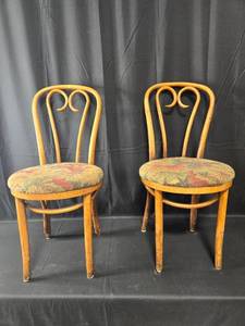 lot 9 image: Pair of Vintage Wood Chairs with Upholstered Seats