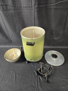 lot 22 image: Vintage Green Electric Coffee Percolator