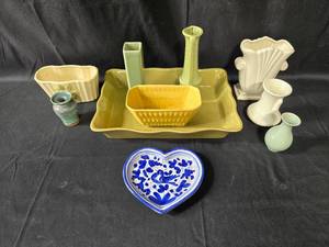 lot 29 image: Assorted Vintage Ceramic Vases and Decorative Dishes