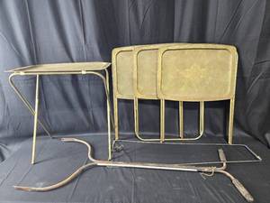 lot 31 image: Vintage Metal TV Tray Set with Folding Stand