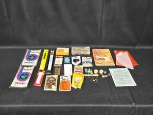 lot 40 image: Vintage Sewing Accessories Lot - Singer, Bondex, Needles & More