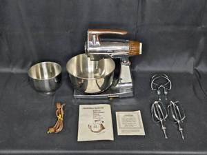 lot 54 image: Vintage Sunbeam Deluxe Mixmaster Mixer with Accessories