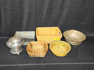 lot 56 image: Vintage Household Items and Baskets Lot