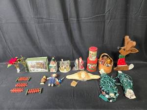 lot 93 image: Assorted Christmas Decorations and Ornaments Lot