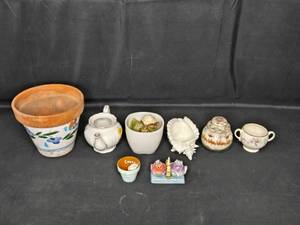 lot 122 image: Assorted PotsPlanters and Ceramic, Porcelain Decorative Items