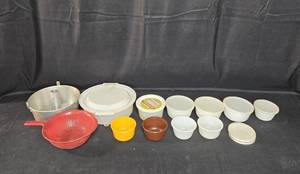 lot 126 image: Assorted Kitchen Containers and Colander Lot